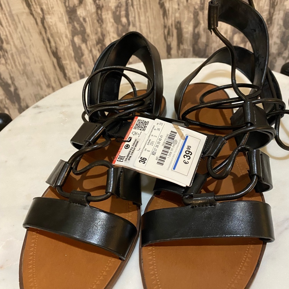 Zara Size 6/36 Black Strappy Sandals